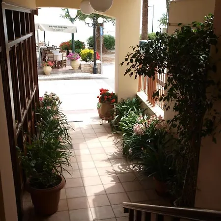 Helen's Hotel Míloi